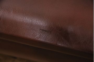 ビンテージ家具　カリモク家具(karimoku)　渋い雰囲気が格好良い!昭和レトロな佇まいが魅力の3人掛けソファ(アームソファ、ヴィンテージ)(R-049570)