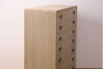 中古　しっとりとした気品を漂わせる国産の総桐箪笥(並厚、桐たんす)(衣装箪笥、和タンス、重ね箪笥、桐たんす)(R-049571)