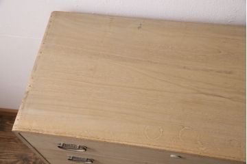 中古　しっとりとした気品を漂わせる国産の総桐箪笥(並厚、桐たんす)(衣装箪笥、和タンス、重ね箪笥、桐たんす)(R-049571)