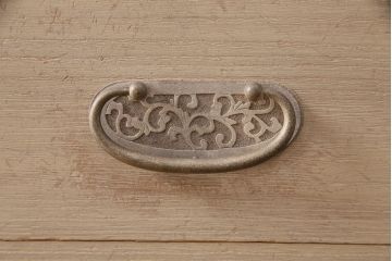 中古　しっとりとした気品を漂わせる国産の総桐箪笥(並厚、桐たんす)(衣装箪笥、和タンス、重ね箪笥、桐たんす)(R-049571)