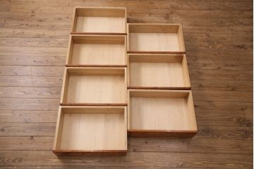 中古　美品　国産　前面タモ材　手造り家具　和・洋どちらの空間にも取り入れやすい総漆塗り縦型チェスト(引き出し、サイドチェスト)(定価38万円)(R-049572)