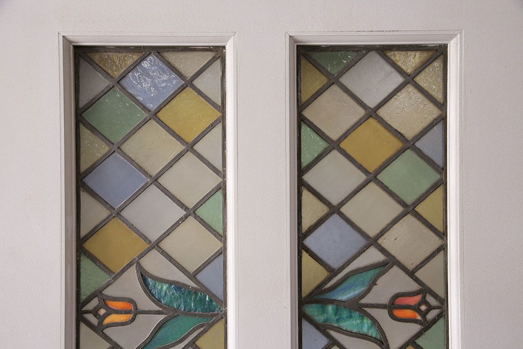 中古建具　アンティークのステンドグラスをはめ込んだ大きな引き戸1枚　(R-049574)