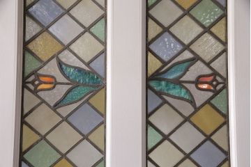 中古建具　アンティークのステンドグラスをはめ込んだ大きな引き戸1枚　(R-049574)