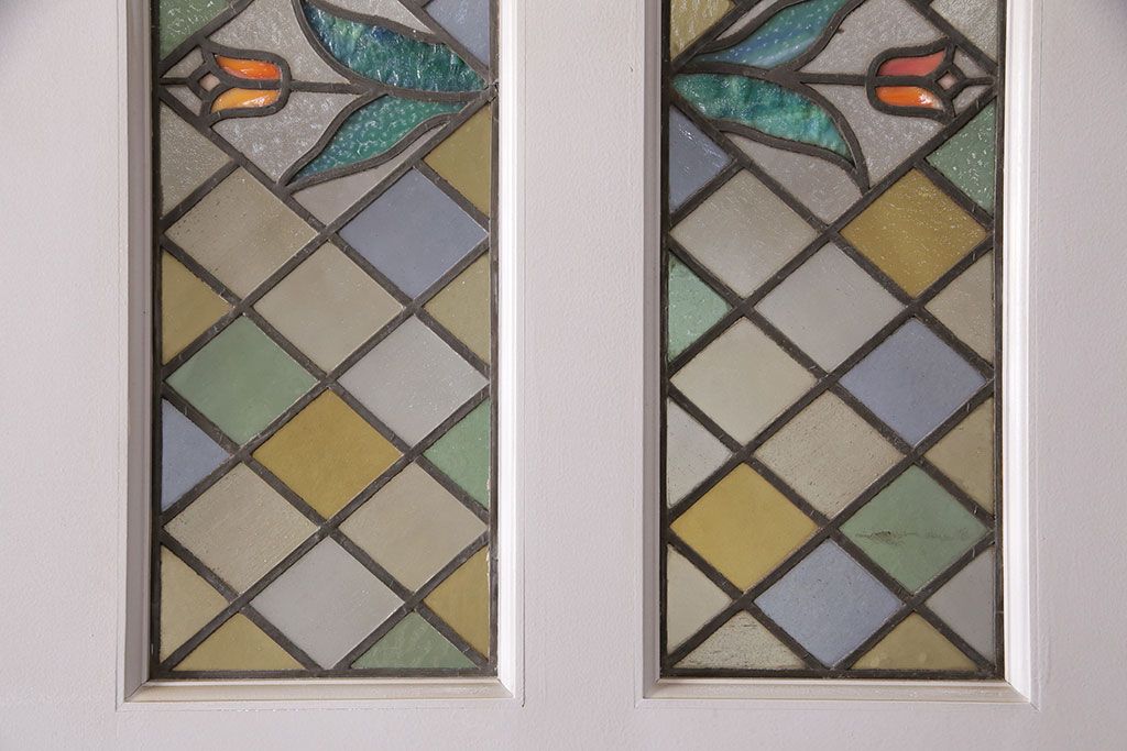 中古建具　アンティークのステンドグラスをはめ込んだ大きな引き戸1枚　(R-049574)