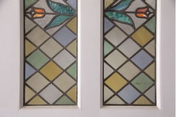 中古建具　アンティークのステンドグラスをはめ込んだ大きな引き戸1枚　(R-049574)