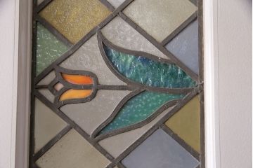 中古建具　アンティークのステンドグラスをはめ込んだ大きな引き戸1枚　(R-049574)