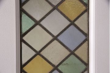 中古建具　アンティークのステンドグラスをはめ込んだ大きな引き戸1枚　(R-049574)