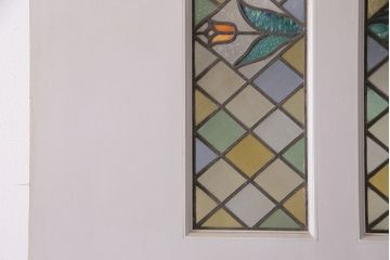 中古建具　アンティークのステンドグラスをはめ込んだ大きな引き戸1枚　(R-049574)