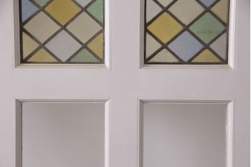 中古建具　アンティークのステンドグラスをはめ込んだ大きな引き戸1枚　(R-049574)