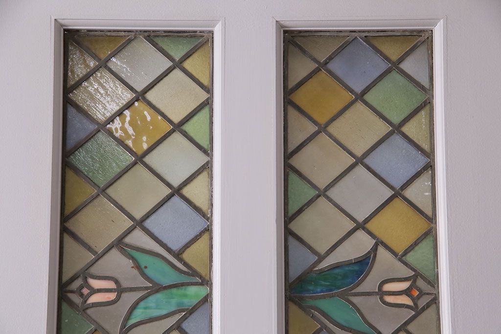 R-049574 アンティークのステンドグラスをはめ込んだ大きな引き戸