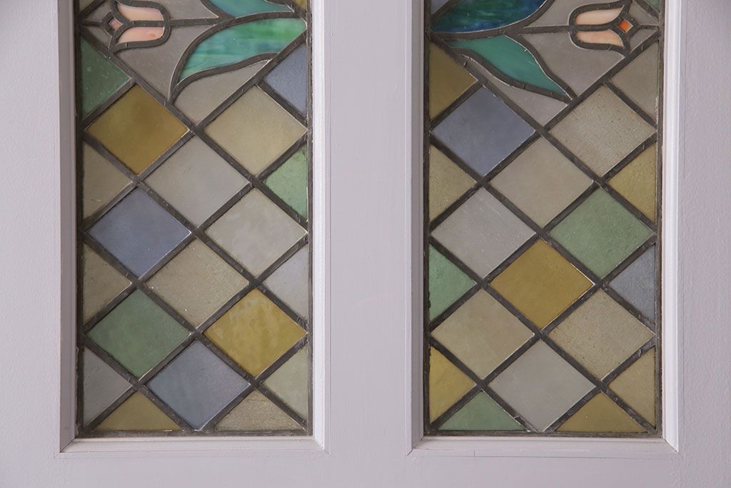 中古建具　アンティークのステンドグラスをはめ込んだ大きな引き戸1枚　(R-049574)