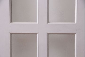 中古建具　アンティークのステンドグラスをはめ込んだ大きな引き戸1枚　(R-049574)