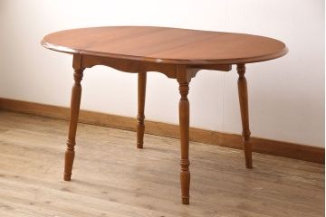 中古　美品　横浜ダニエル(daniel)　洗練された上品さが目を引くダイニングテーブル(定価約40万円)(エクステンションテーブル、伸長式テーブル、拡張式テーブル)(R-049575)
