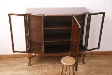 イギリスアンティーク　マホガニー　高級品!美しい杢目を楽しめる上品な佇まいのキャビネット(飾り棚、収納棚)(R-049577)