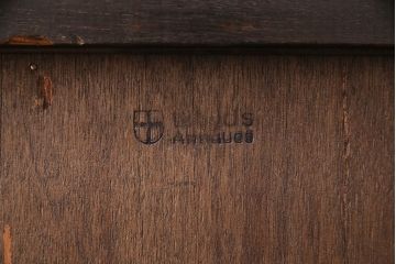 イギリスアンティーク　マホガニー　高級品!美しい杢目を楽しめる上品な佇まいのキャビネット(飾り棚、収納棚)(R-049577)