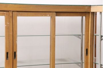 和製アンティーク　ナラ材　激レアデザイン!　斜めL字型のガラスケース(ショーケース、陳列棚)(R-049580)