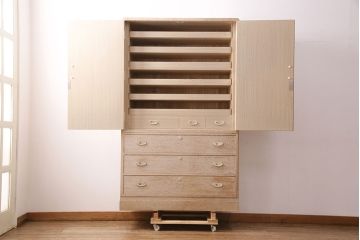 中古　伝統工芸品　頓所芳男作　衣装盆付き　牡丹の前飾りが素敵な重ね加茂総桐箪笥(胴厚)(総桐たんす、総桐箪笥、着物箪笥、衣装箪笥、和タンス)(定価約130万円)(R-049581)