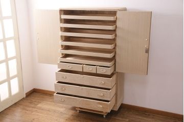 中古　伝統工芸品　頓所芳男作　衣装盆付き　牡丹の前飾りが素敵な重ね加茂総桐箪笥(胴厚)(総桐たんす、総桐箪笥、着物箪笥、衣装箪笥、和タンス)(定価約130万円)(R-049581)