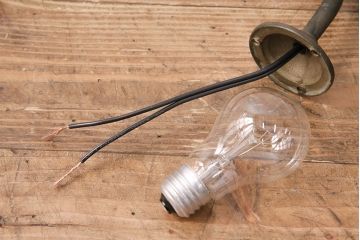 アンティーク照明　インパクトのあるインテリアに!真っ赤なガラスが印象的なウォールランプ(壁掛け照明)(R-049582)