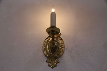 中古　イギリス風　キャンドルのようなデザインが魅力!エレガントな雰囲気を醸しだす壁掛け照明(ウォールランプ、壁付け照明)(R-049584)