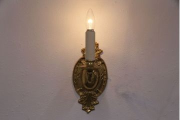 中古　イギリス風　キャンドルのようなデザインが魅力!エレガントな雰囲気を醸しだす壁掛け照明(ウォールランプ、壁付け照明)(R-049584)