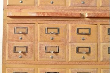 【簡易リペア限定品】レトロ家具　昭和レトロ　KIHARA　店舗什器にぴったり!レトロな佇まいがお洒落なナラ材製ネームプレート付きカードケース(引き出し、チェスト、図書館、図書室)(R-049590)