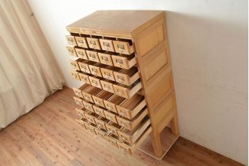 レトロ家具　昭和レトロ　KIHARA　店舗什器にぴったり!レトロな佇まいがお洒落なナラ材製ネームプレート付きカードケース(引き出し、チェスト、図書館、図書室)(R-049590)