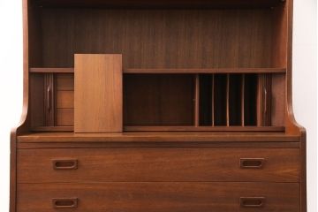 北欧ヴィンテージ　デンマーク製　チーク材　蛇腹シャッターがお洒落なキャビネット(収納棚、飾り棚、ビンテージ)(R-049591)
