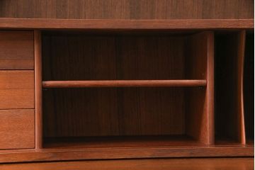 北欧ヴィンテージ　デンマーク製　チーク材　蛇腹シャッターがお洒落なキャビネット(収納棚、飾り棚、ビンテージ)(R-049591)
