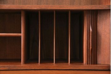 北欧ヴィンテージ　デンマーク製　チーク材　蛇腹シャッターがお洒落なキャビネット(収納棚、飾り棚、ビンテージ)(R-049591)