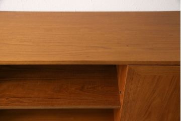 北欧ヴィンテージ　チーク材　スタイリッシュなサイドボード(収納棚、キャビネット、ビンテージ)(R-049592)