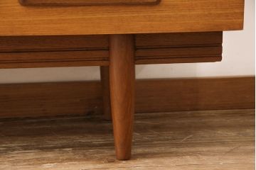 北欧ヴィンテージ　チーク材　スタイリッシュなサイドボード(収納棚、キャビネット、ビンテージ)(R-049592)