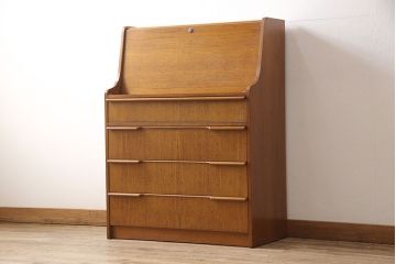 ビンテージ家具　北欧ヴィンテージ　木のぬくもりが優しい雰囲気を醸し出すチーク材製ライティングビューロー(ワークデスク、簿記机、在宅ワーク、在宅用引き出し)(R-049593)