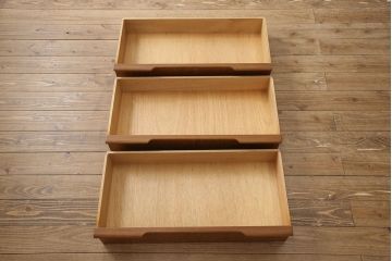 ビンテージ家具　北欧ヴィンテージ　木のぬくもりが優しい雰囲気を醸し出すチーク材製ライティングビューロー(ワークデスク、簿記机、在宅ワーク、在宅用引き出し)(R-049593)