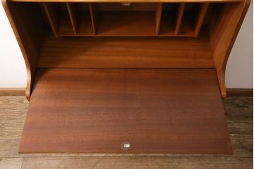 ビンテージ家具　北欧ヴィンテージ　木のぬくもりが優しい雰囲気を醸し出すチーク材製ライティングビューロー(ワークデスク、簿記机、在宅ワーク、在宅用引き出し)(R-049593)