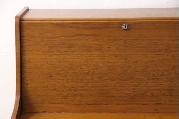 ビンテージ家具　北欧ヴィンテージ　木のぬくもりが優しい雰囲気を醸し出すチーク材製ライティングビューロー(ワークデスク、簿記机、在宅ワーク、在宅用引き出し)(R-049593)