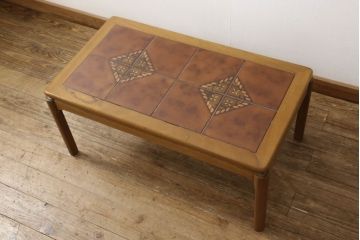 イギリスヴィンテージ　チーク材　ユニセックスなデザインがお洒落なタイルトップセンターテーブル(コーヒーテーブル、リビングテーブル、ビンテージ)(R-049594)