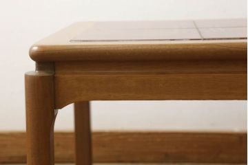 イギリスヴィンテージ　チーク材　ユニセックスなデザインがお洒落なタイルトップセンターテーブル(コーヒーテーブル、リビングテーブル、ビンテージ)(R-049594)
