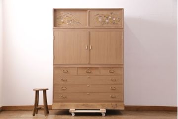 中古　国産　蒔絵・螺鈿入り　上質な和の空間を演出する高級総桐箪笥(並厚、着物箪笥、衣装箪笥、和タンス、桐たんす)(定価約98万円)(R-049595)