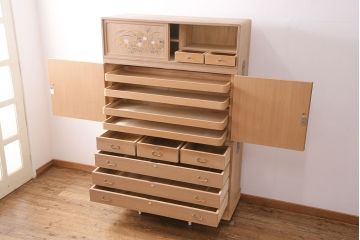 中古　国産　蒔絵・螺鈿入り　上質な和の空間を演出する高級総桐箪笥(並厚、着物箪笥、衣装箪笥、和タンス、桐たんす)(定価約98万円)(R-049595)
