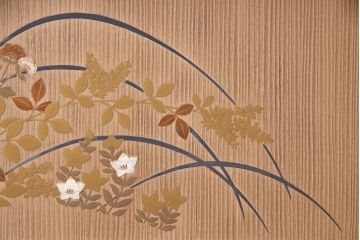 中古　国産　蒔絵・螺鈿入り　上質な和の空間を演出する高級総桐箪笥(並厚、着物箪笥、衣装箪笥、和タンス、桐たんす)(定価約98万円)(R-049595)