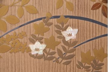 中古　国産　蒔絵・螺鈿入り　上質な和の空間を演出する高級総桐箪笥(並厚、着物箪笥、衣装箪笥、和タンス、桐たんす)(定価約98万円)(R-049595)