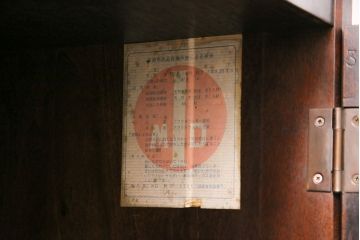 中古　国産民芸家具　クラシカルな佇まいが上品な書棚(ブックケース、本箱、飾り棚、キャビネット、戸棚)(R-049597)