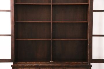 中古　国産民芸家具　クラシカルな佇まいが上品な書棚(ブックケース、本箱、飾り棚、キャビネット、戸棚)(R-049597)