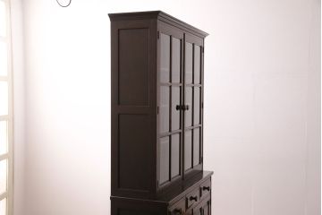 中古　国産民芸家具　クラシカルな佇まいが上品な書棚(ブックケース、本箱、飾り棚、キャビネット、戸棚)(R-049597)