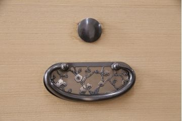 展示品　美品　伝統工芸　収納力抜群!気品あふれる佇まいが魅力の加茂総桐箪笥(総桐たんす、着物タンス、引き出し、並厚)(定価約140万円)(R-049600)