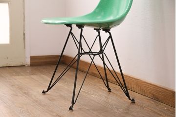 中古　MODERNICA(モダニカ)　CHARLES EAMES　ワイヤーレッグと爽やかなカラーが目を惹くシェルチェア(椅子、サイドチェア、ダイニングチェア)(R-049602)
