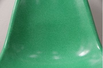 中古　MODERNICA(モダニカ)　CHARLES EAMES　ワイヤーレッグと爽やかなカラーが目を惹くシェルチェア(椅子、サイドチェア、ダイニングチェア)(R-049602)