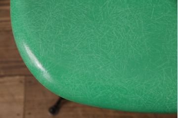 中古　MODERNICA(モダニカ)　CHARLES EAMES　ワイヤーレッグと爽やかなカラーが目を惹くシェルチェア(椅子、サイドチェア、ダイニングチェア)(R-049602)