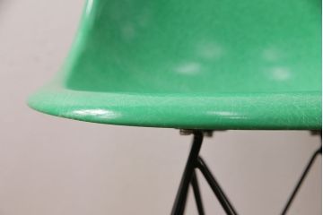 中古　MODERNICA(モダニカ)　CHARLES EAMES　ワイヤーレッグと爽やかなカラーが目を惹くシェルチェア(椅子、サイドチェア、ダイニングチェア)(R-049602)